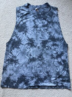 Lululemon Blue Tie Dye Sleeveless Tank Top Size 6 Athletic Workout Yoga